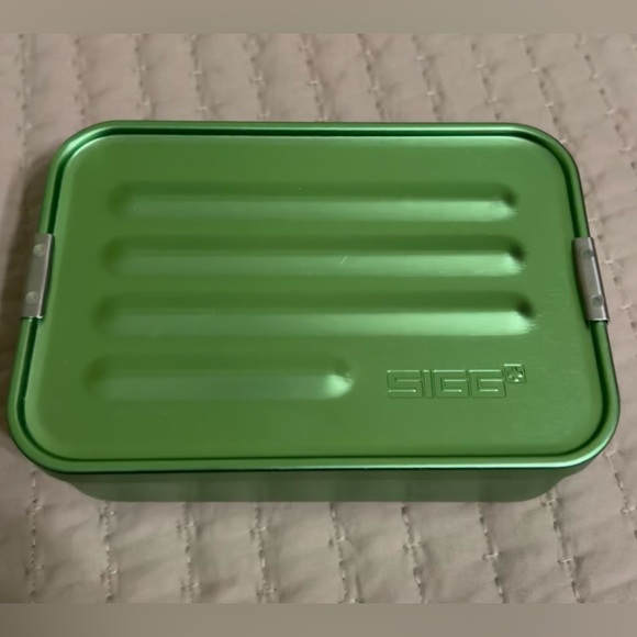SIGG Light Weight Aluminum Food Container / Lunch Box - Picture 1 of 16